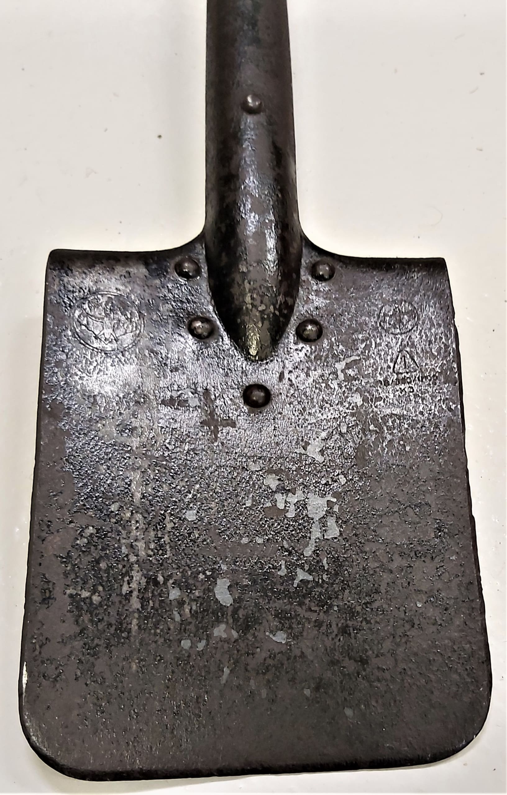 WEHRMACHT FIELD SPADE FELTSPATE - BAT - THREE MARKINGS AND DIGITS